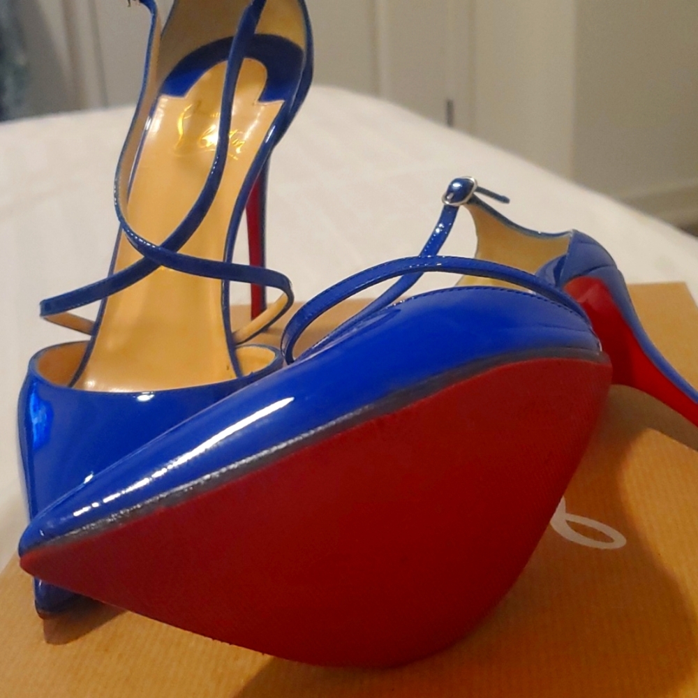AUTHENTIC Christian Louboutin Shoes Patent 100
